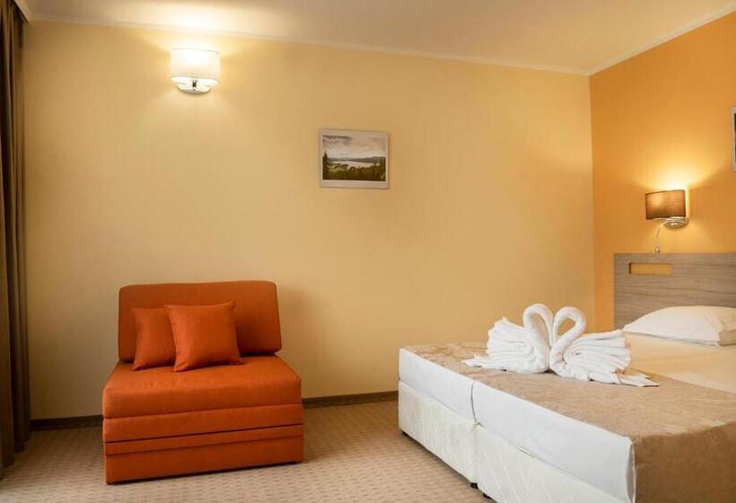 شقة غرفة واحدة, Niken