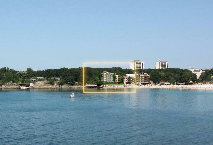 غرفة ديلوكس ثلاثية, Park 2