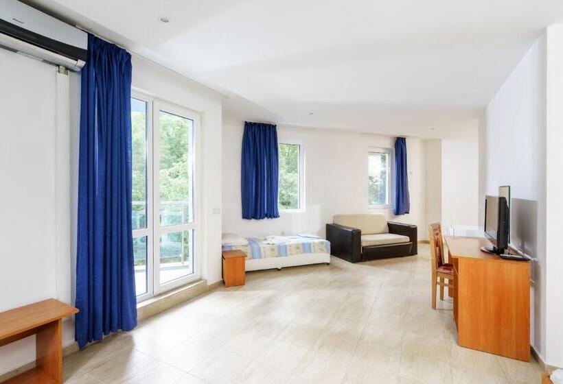 غرفة ديلوكس ثلاثية, Park 2