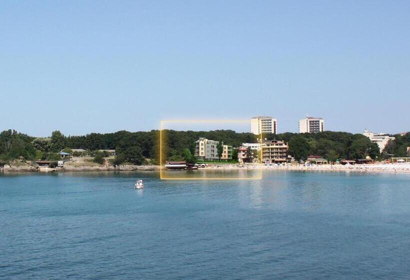 غرفة ديلوكس مطلّة علي البحر مزوَّدة بشُرفة, Park 2