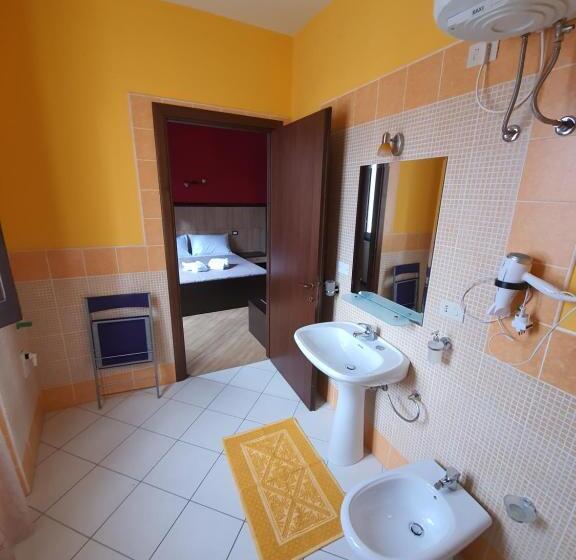 标准三人间, B&b 13