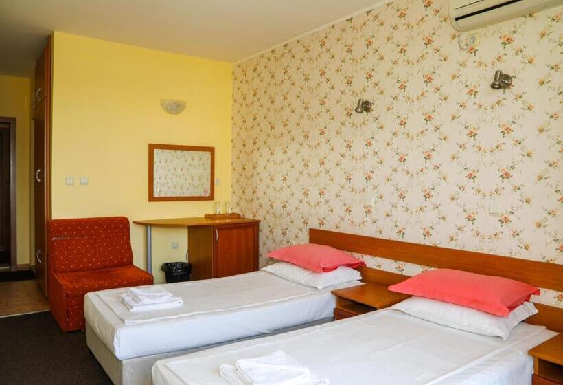 Номер Стандарт с Балконом, Family Hotel Deykin