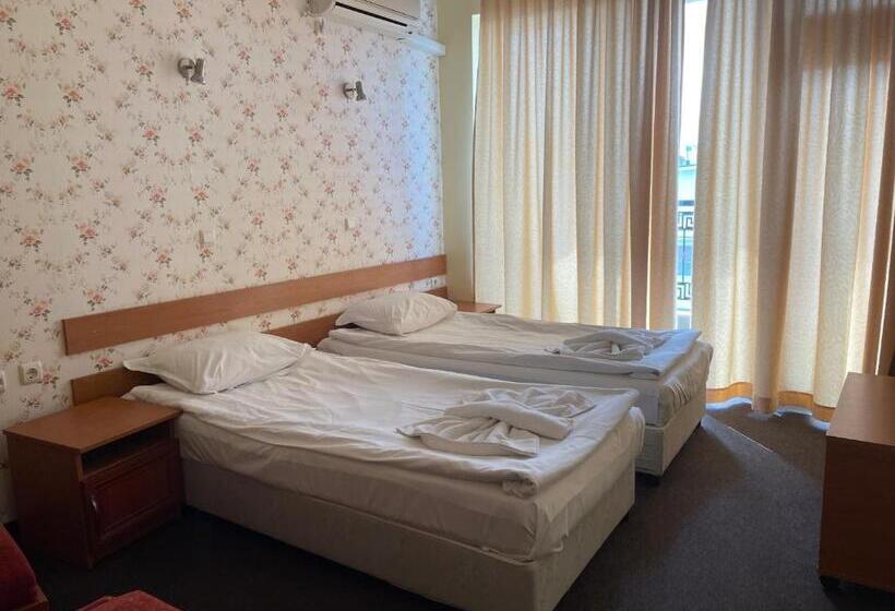 Номер Стандарт с Балконом, Family Hotel Deykin