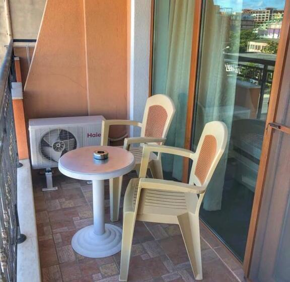 Номер Стандарт с Балконом, Family Hotel Deykin