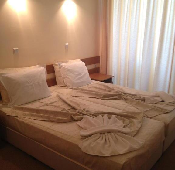 Номер Стандарт с Балконом, Family Hotel Deykin