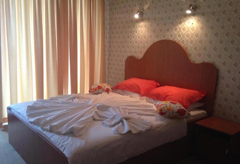 Номер Superior с Балконом, Family Hotel Deykin