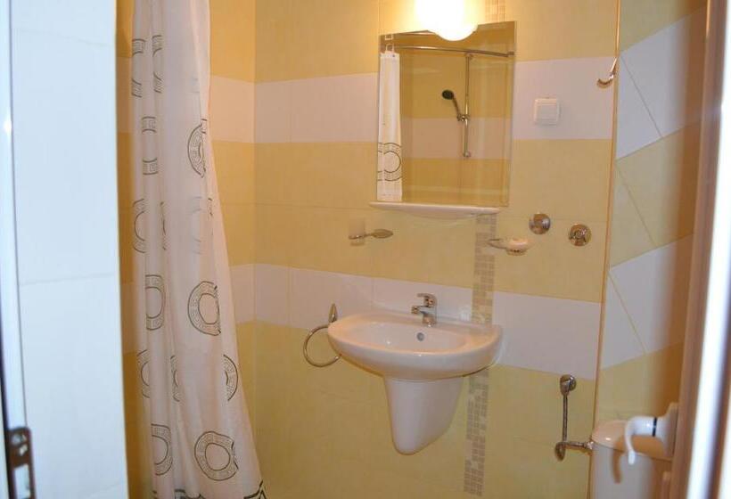 Номер Superior с Балконом, Family Hotel Deykin