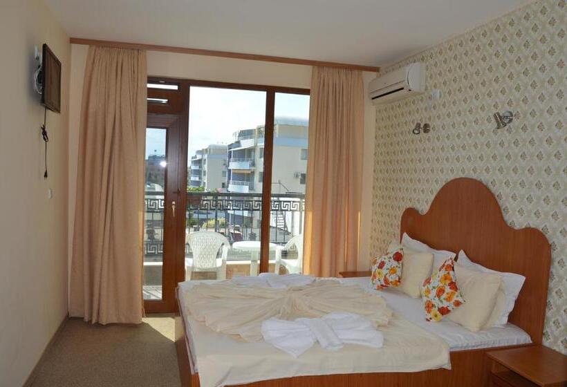 Номер Superior с Балконом, Family Hotel Deykin