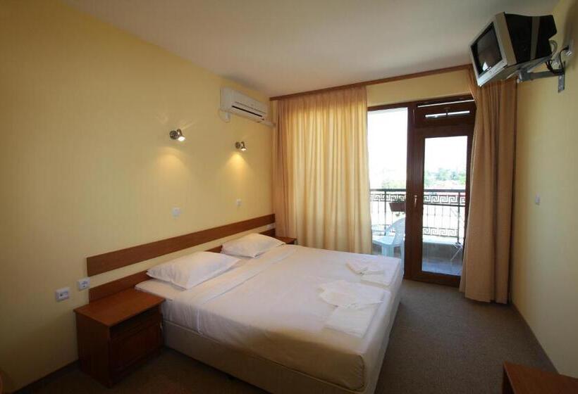 Номер Стандарт с Балконом, Family Hotel Deykin