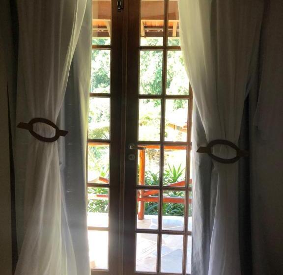 带阳台套房, Pousada Refúgio Dos Falcões