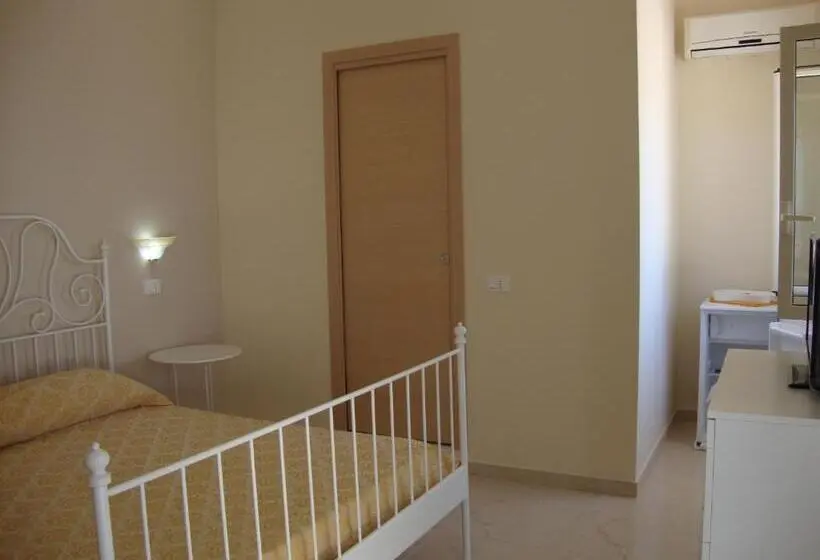 اتاق لوکس, La Scogliera Turca