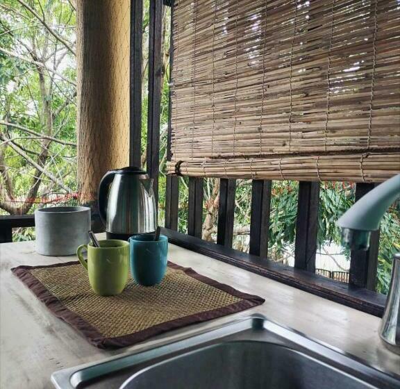 اتاق استاندارد با بالکن, The Jungle House