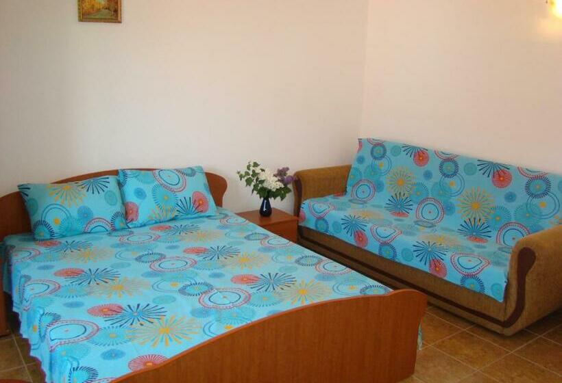 스탠다드 트리플 발코니 룸, Vila Irina