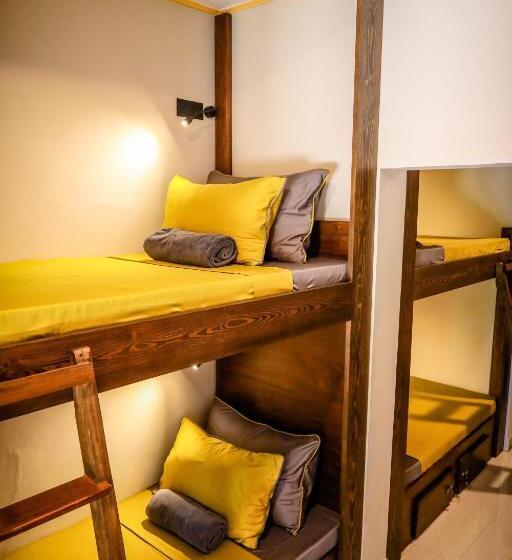 Кровать в Общей Комнате, Banana Bunks Kandy