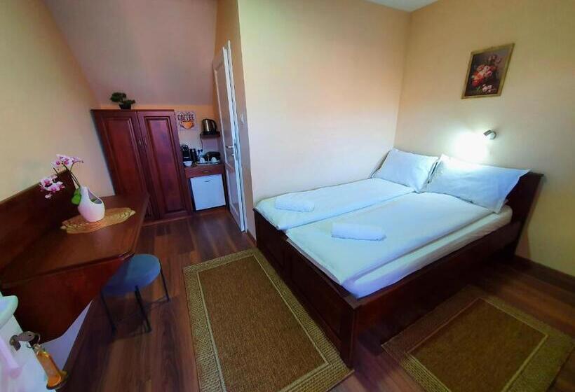 חדר סטנדרט, Virág Panzió