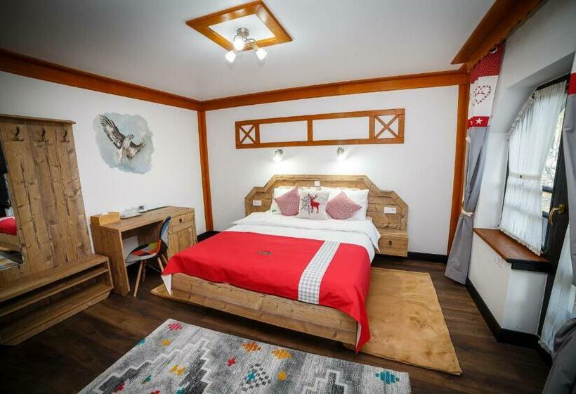 Номер Deluxe с Балконом, Colț De Austria