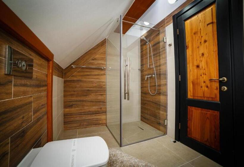 Номер Deluxe с Балконом, Colț De Austria