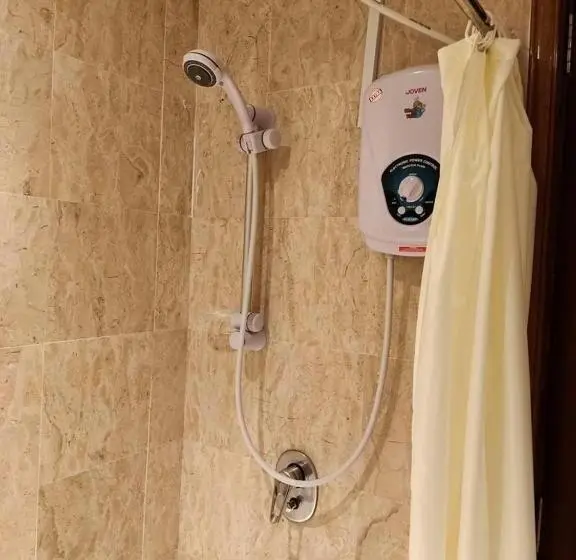 اتاق سه نفره دلوکس با چشم‌انداز دریا, Ehsan Seaview Hotel Port Dickson