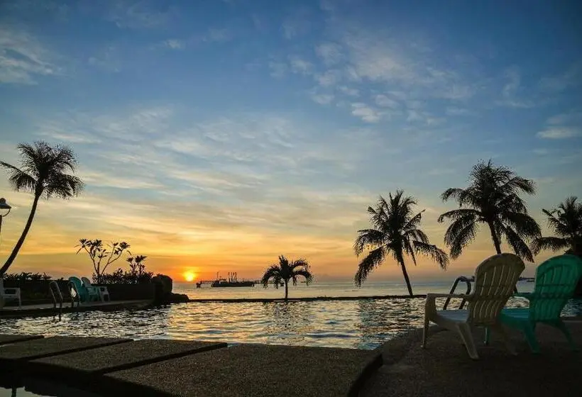 اتاق سوپریور با چشم‌انداز دریا, Ehsan Seaview Hotel Port Dickson