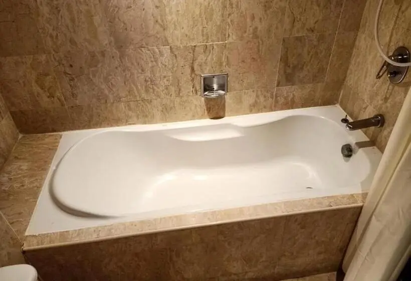 اتاق سوپریور با چشم‌انداز شهر, Ehsan Seaview Hotel Port Dickson