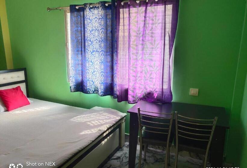 اتاق لوکس, Radha Rani Lodge