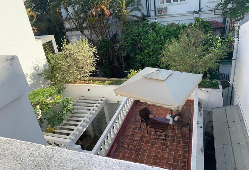 Chambre Standard Lit King Size, Elegance Oasis, Colombo 3