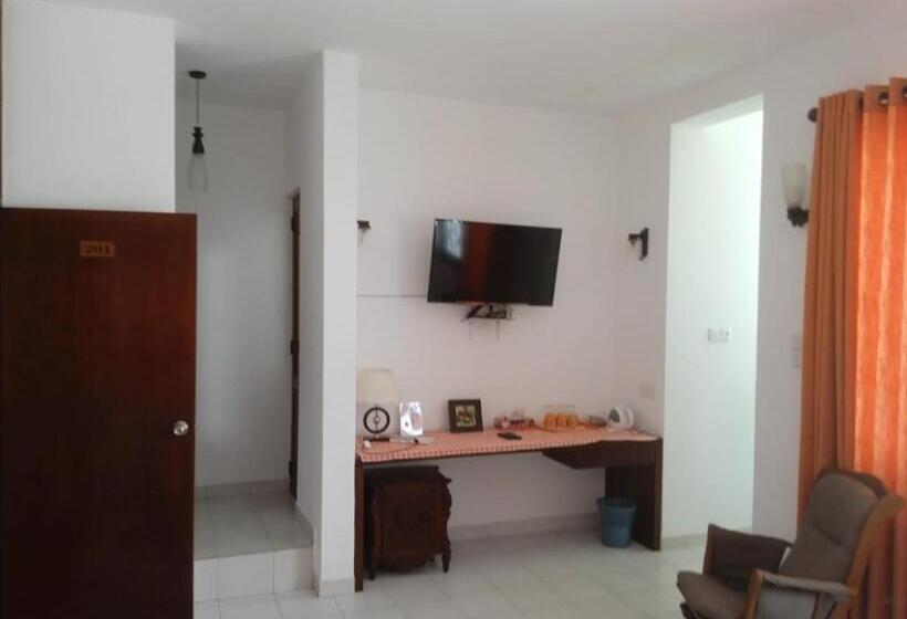 Chambre Standard Lit King Size, Elegance Oasis, Colombo 3