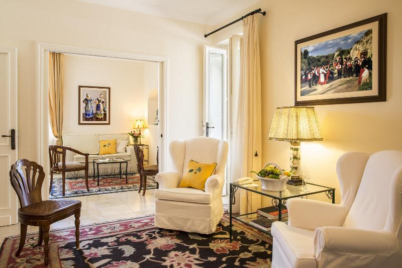 标准三人间, Aurelis