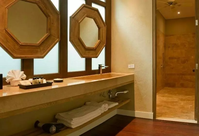 デラックスルーム, Bastion Luxury
