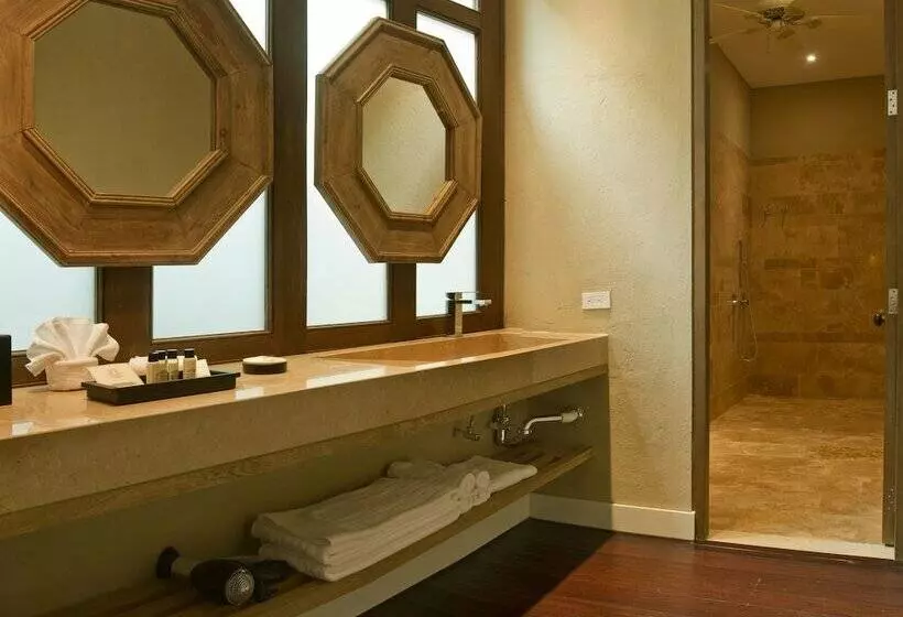デラックスルーム, Bastion Luxury