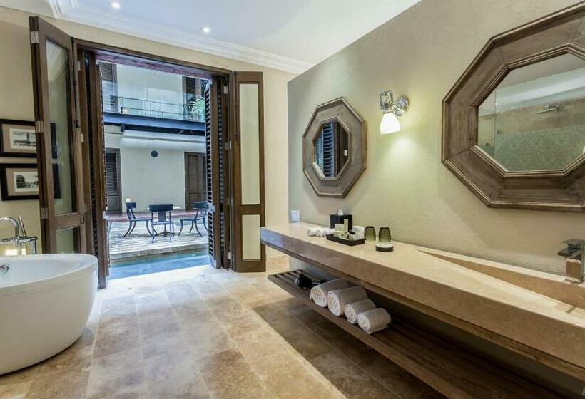 جناح, Bastion Luxury