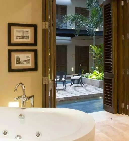 スイート, Bastion Luxury
