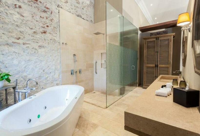 Люкс с Балконом, Bastion Luxury