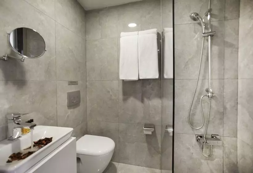 اتاق اکونومی, Duo Galata