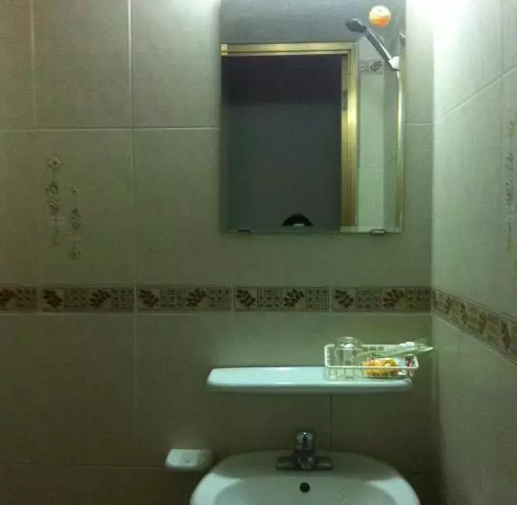 تختخواب در اتاق مشترک, Hanoi Ecogreen Hostel