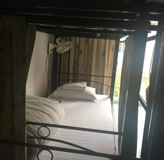 تختخواب در اتاق مشترک, Hanoi Ecogreen Hostel