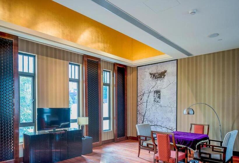 Люкс 4 Спальни, Holiday Inn Resort Chaohu Hot Spring, An Ihg