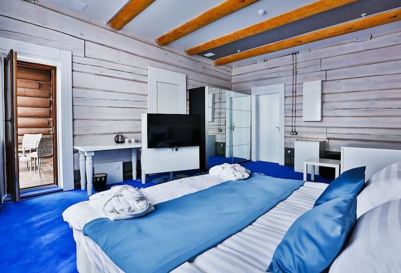 جناح جونيور مزوَّد بشرفة, Kupechesky Dvor