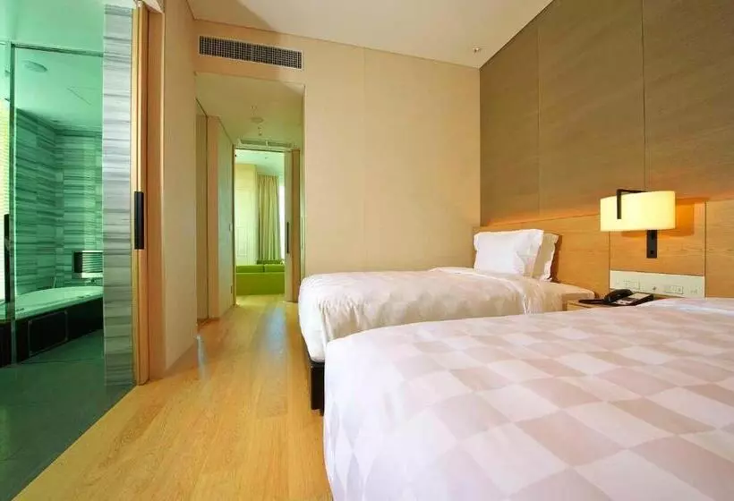 سوئیت راحتی, Osaka Marriott Miyako