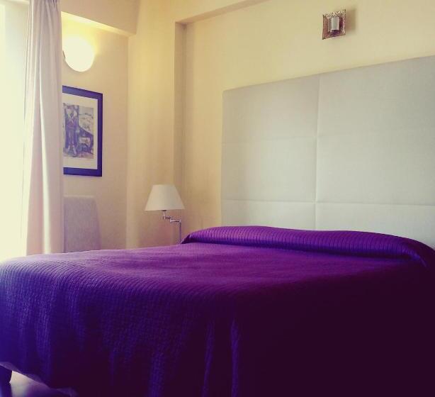 スタンダードトリプルルーム, Paclà