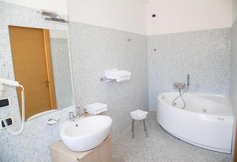 オーシャンビュージュニアスイート, Paclà