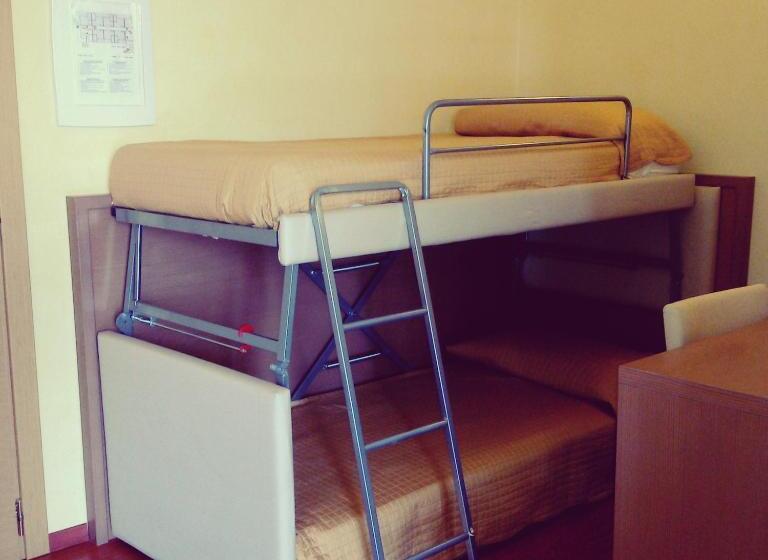 スタンダード４人部屋, Paclà