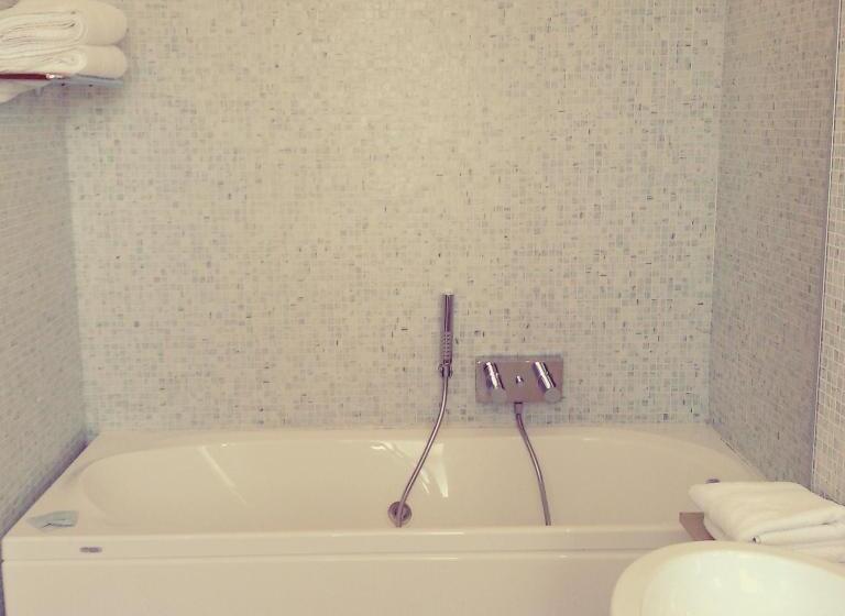 スタンダード４人部屋, Paclà