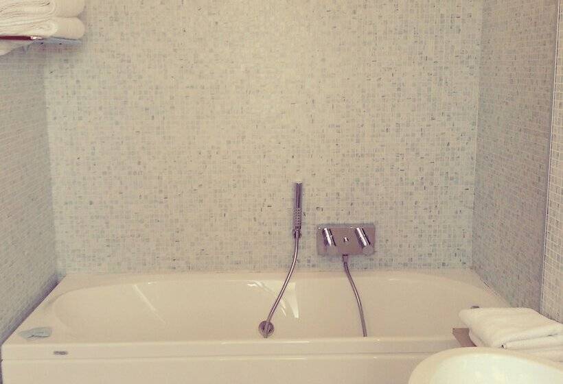 スタンダードルーム, Paclà