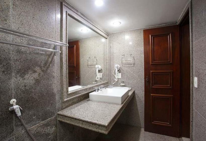 四人标准间, Savassi