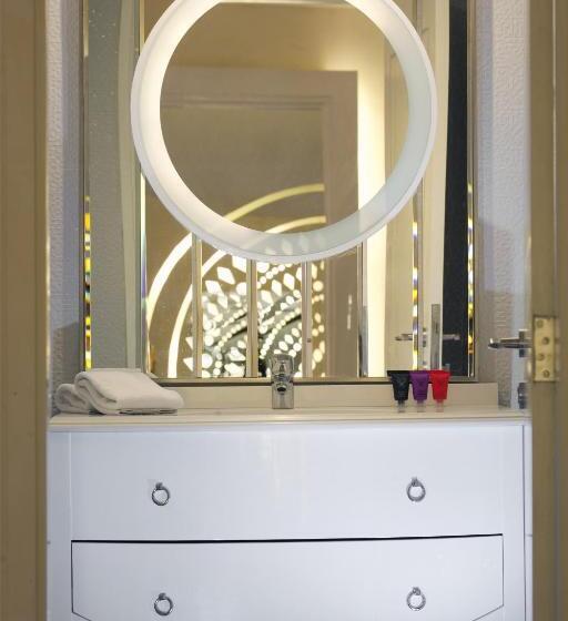 اتاق لوکس سه تخته, Silka Cheras