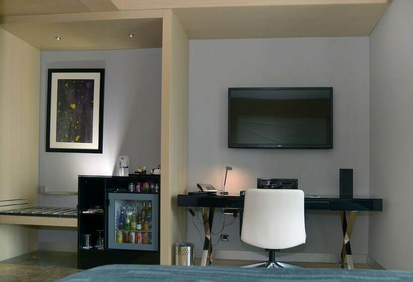 اتاق لوکس با چشمانداز شهر, Wyndham Grand Istanbul Levent Hotel & Conference Center