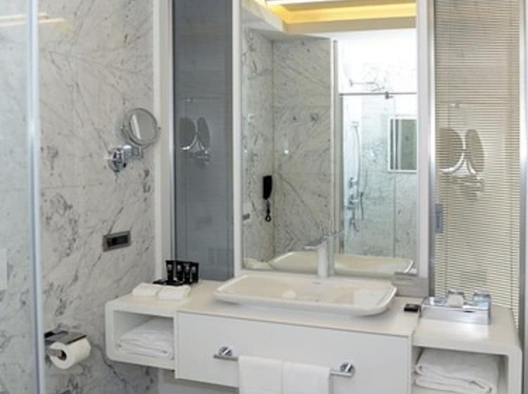 اتاق لوکس با چشمانداز شهر, Wyndham Grand Istanbul Levent Hotel & Conference Center