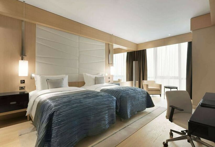 Номер Deluxe Вид на Город, Wyndham Grand Istanbul Levent Hotel & Conference Center