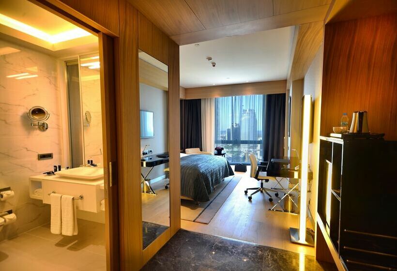 Номер Deluxe Вид на Море Боковой, Wyndham Grand Istanbul Levent Hotel & Conference Center